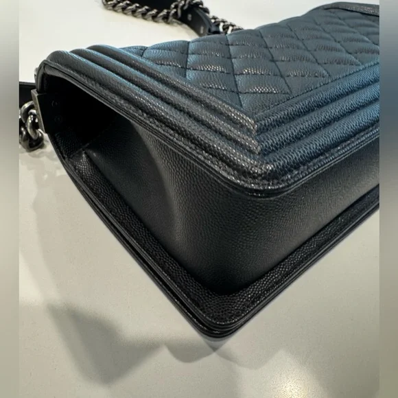 Chanel Boy Bag Old Medium Black Caviar - Picture 11 of 16